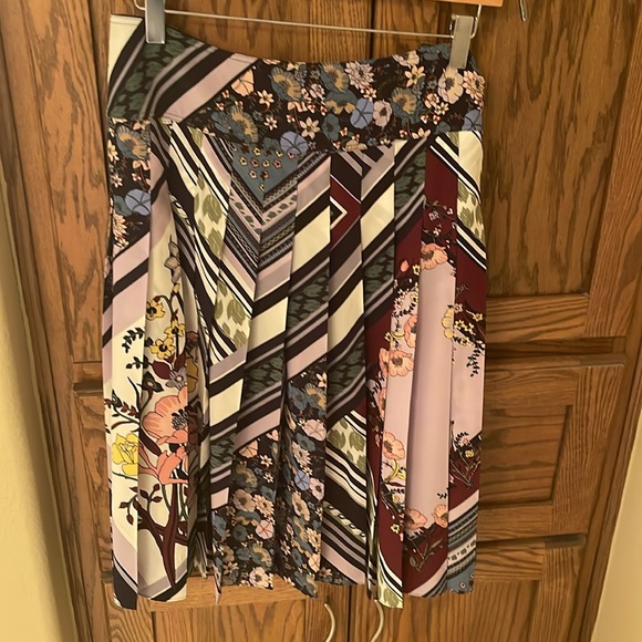 Tory Burch Silk Top + Skirt Set EUC Size 14 Skirt + 12 Top - Picture 2 of 16